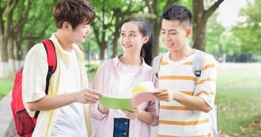 获得更多人的认可和喜欢