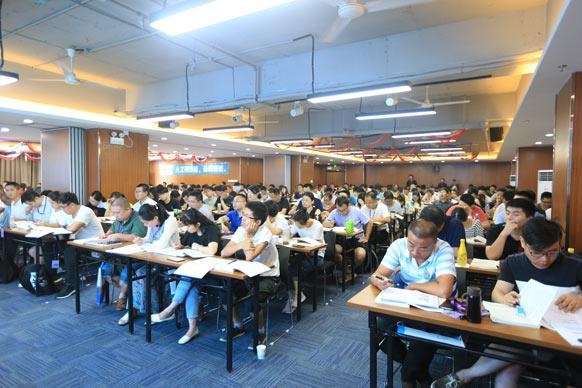 学生在学习