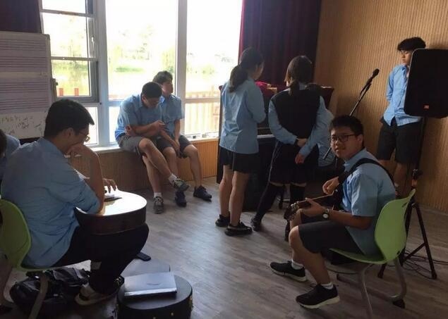 上海宏润博源学校音乐课堂.jpg