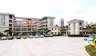 深圳美中学校大门远景