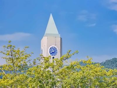 雷纳森英豪国际学院钟楼