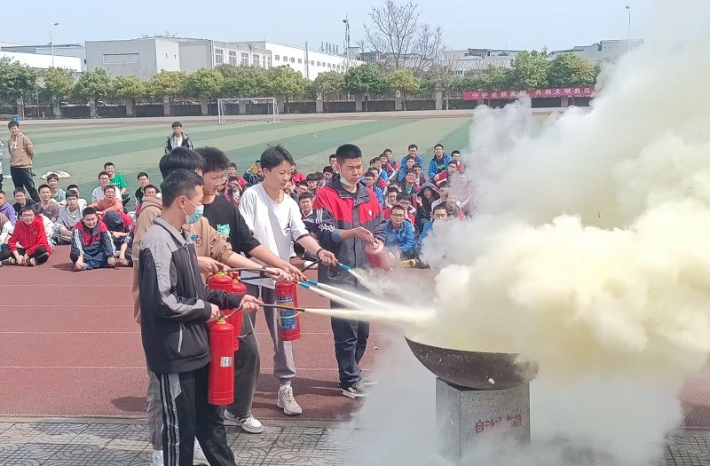 成都石化工业学校