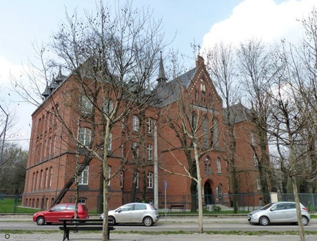 华沙社会科学与人文学校