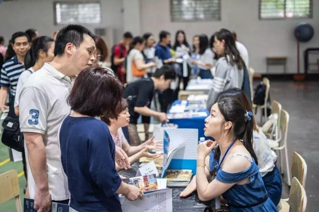 美国文理学院交流会.jpg