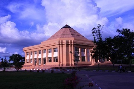 翁差瓦拉昆大学