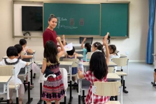 北京明诚外国语学校