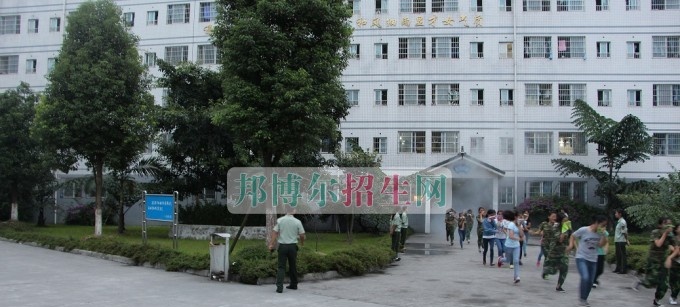乐山市旅游学校招生办