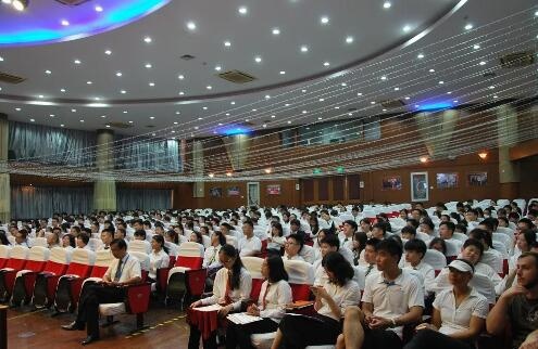 国际部开学典礼.jpg