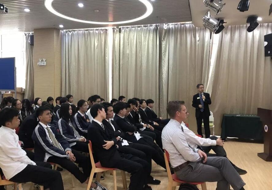 教授演讲.jpg