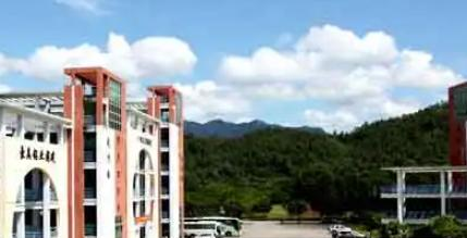 清遠(yuǎn)職業(yè)技術(shù)學(xué)院是大專(zhuān)還是中專(zhuān)（清遠(yuǎn)職業(yè)技術(shù)學(xué)院）