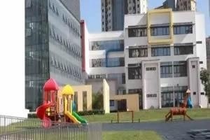 天津艾毅国际幼儿园操场