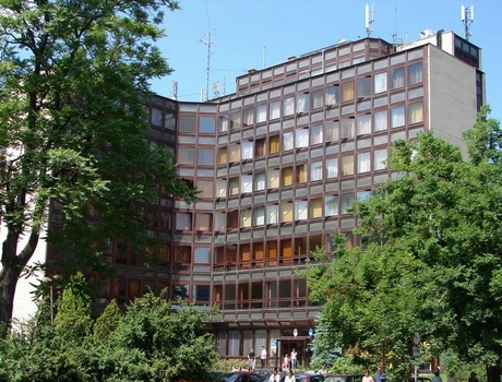 埃斯特哈齐卡洛里学院