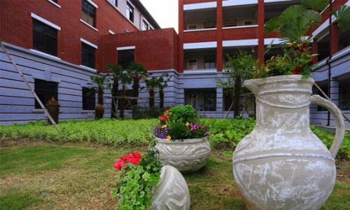上海新纪元双语学校校园一角