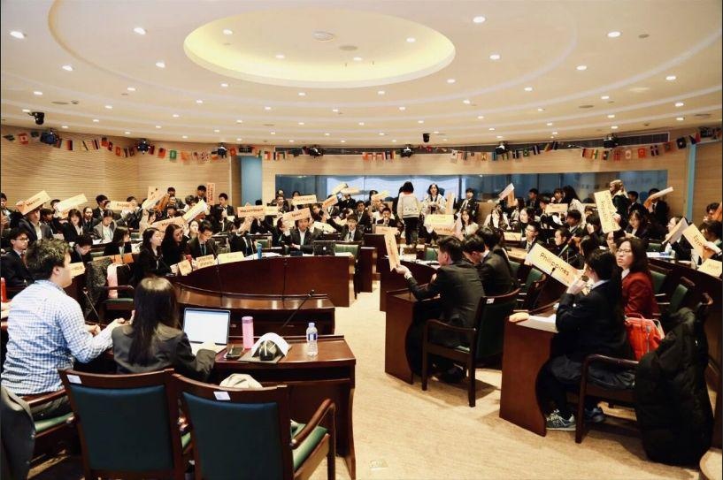 模拟联合国大会现场.jpg