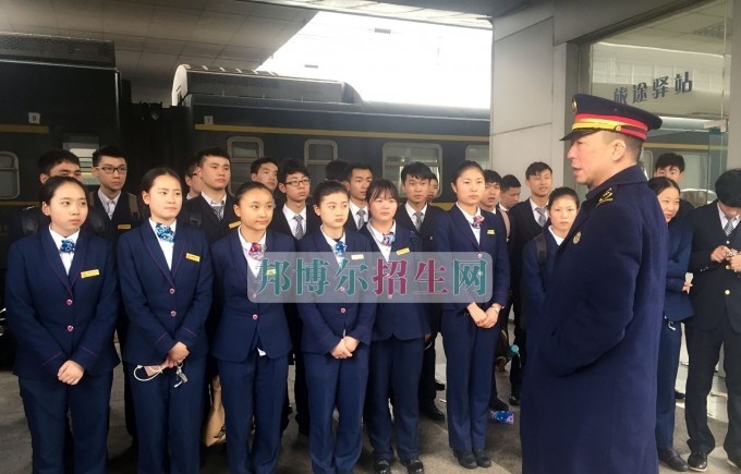 成都机电工程学校组织2014级运输管理专业同学参加2017年春运实习