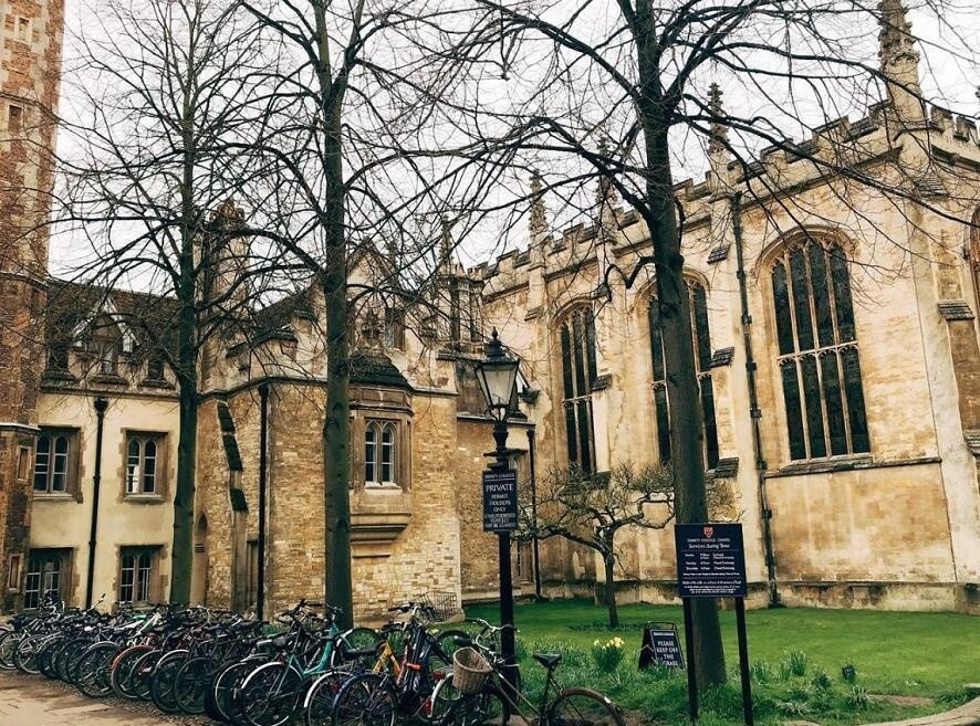 英国学校.jpg