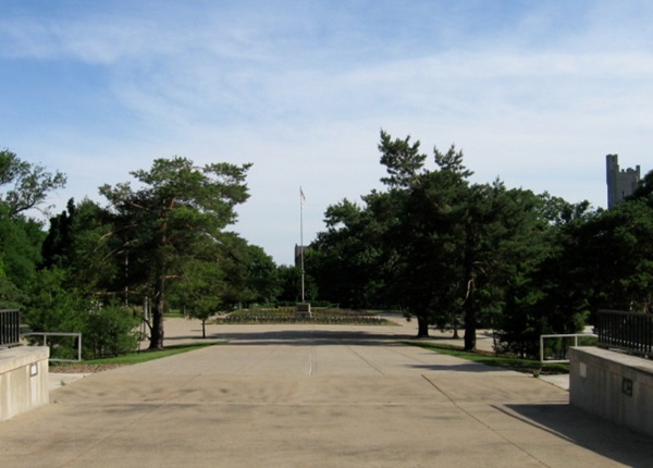 伊利诺伊州立大学