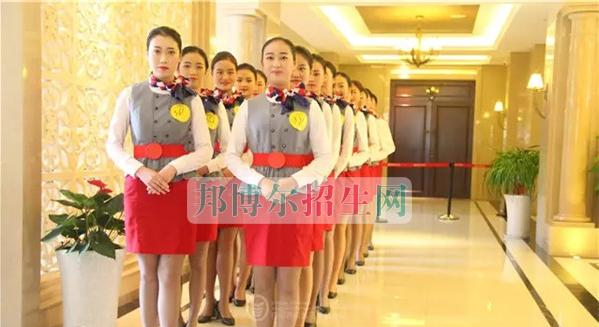成都航空旅游职业学校开启新学期首场招聘，场面火爆美女如云