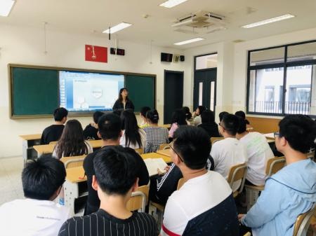 趣味英语社.jpg