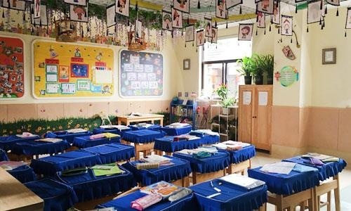 上海新纪元双语学校教室内景