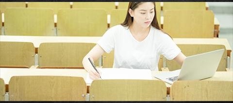  融合在线学习和中外授课