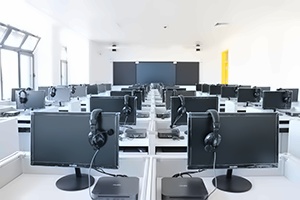 淄博市美达菲双语高级中学计算机教室