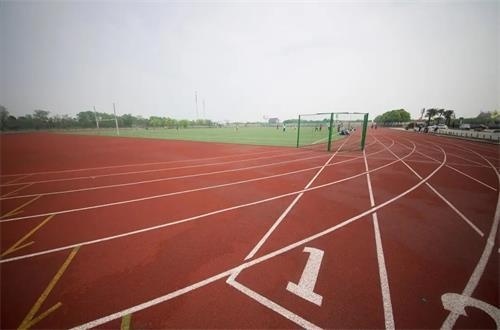 中加枫华国际学校操场