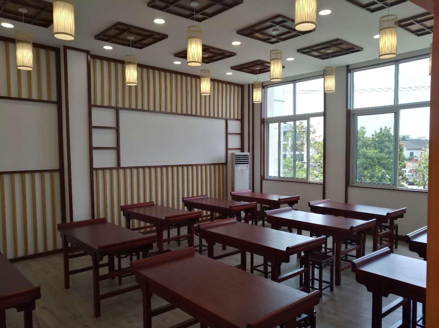 上海宏润博源学校教室环境.jpg