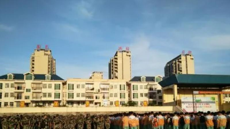 海南东坡学校地址，乘车路线