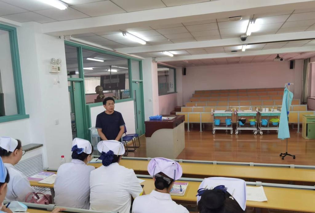 大连铁路卫生学校