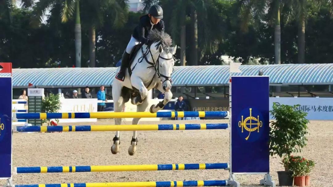 徐子涵参加马术联赛现场