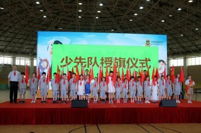 少先队授旗仪式.jpg