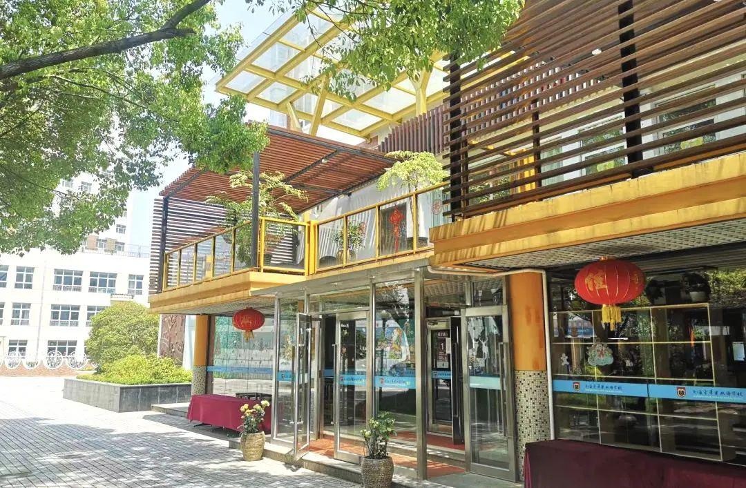 上海金苹果学校食堂.jpg