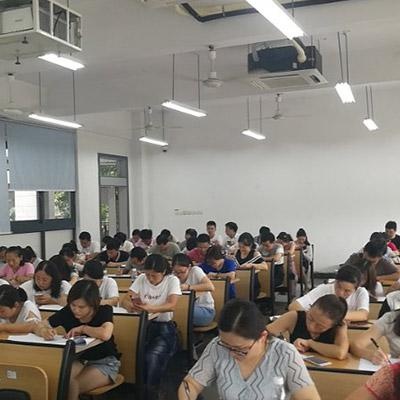 学生考试