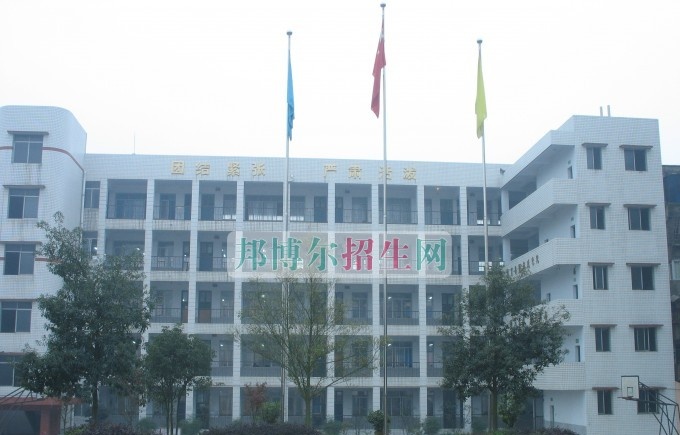 南充信息工程职业学校2016年报名条件、招生对象