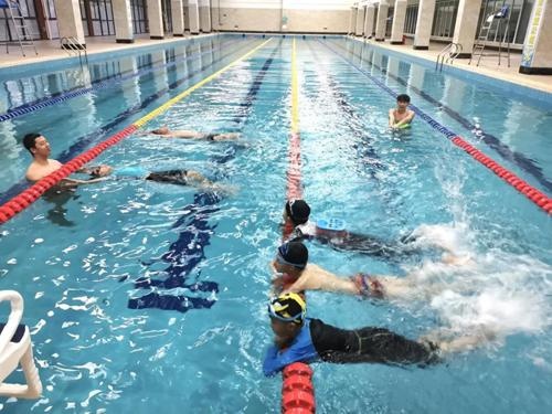 句容碧桂园学校游泳池