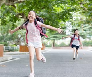 年龄在<br />8-12岁的少儿