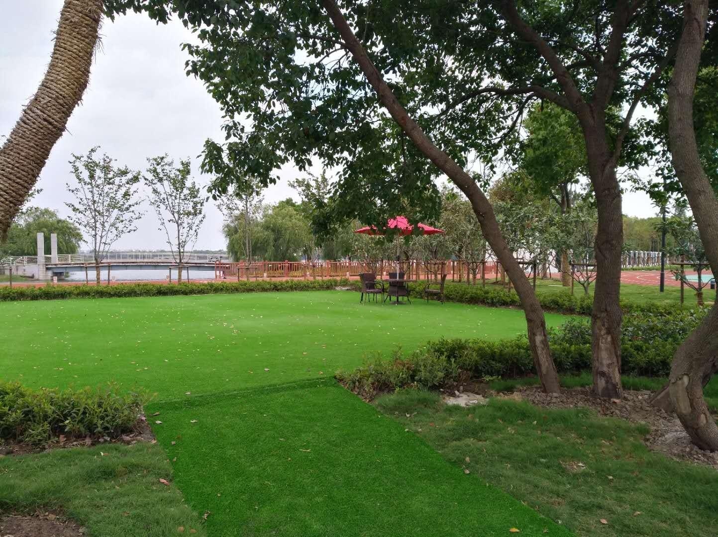 上海宏润博源学校校园.jpg