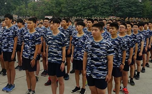 新亚中学军训开营式
