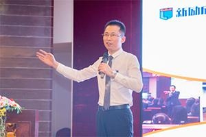 新励成演讲与口才培训班老师上课图片