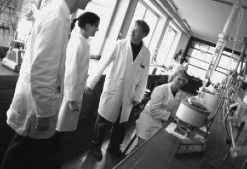 伊斯尼自然科学与技术学院