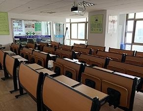 宽敞教室