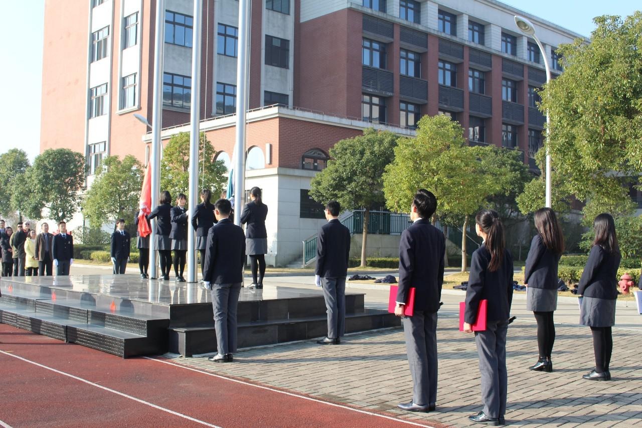 上海枫叶国际学校第十五周升旗仪式.jpg