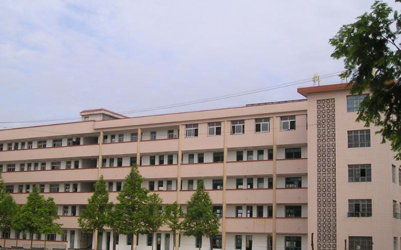 十堰医药卫生学校