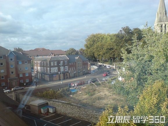 南安普顿索伦特大学