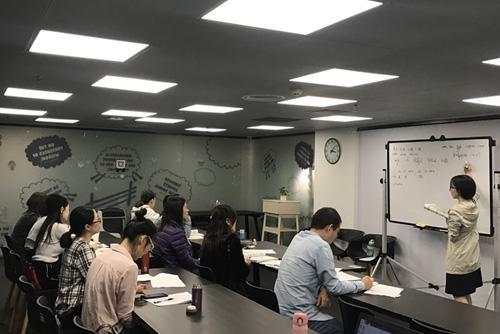 凡思西班牙语授课现场图片