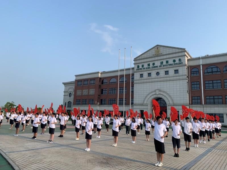 上海枫叶国际学校2019年暑期班太极扇比赛.jpg