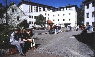 伊斯尼自然科学与技术学院