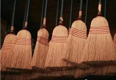 圣诞老人何神秘现身上海阿德科特学校？挪威藏扫把