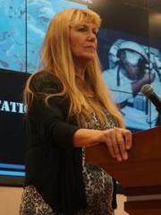 莱斯莉・威克曼 博士